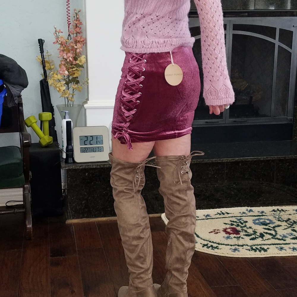 REDUCED!! Adorable lace up mini skirt - Picture 2 of 2